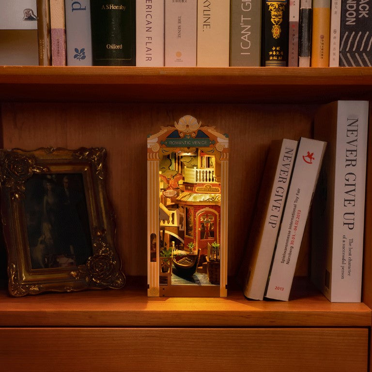 Rolife Romantic Venice Book Nook model kit TGB08 book shelf