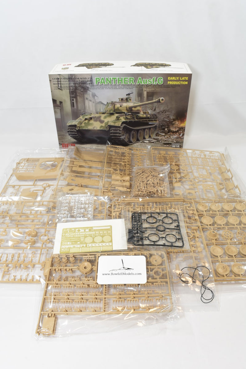 Ryefield Model Panther Ausf.G 1/35 Scale Tank Plastic Model Kit contents