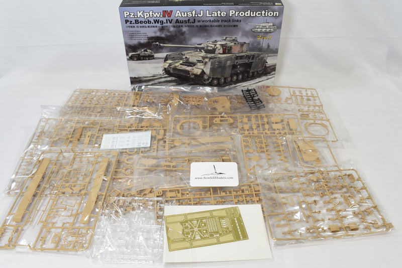 Ryefield Model Panzer IV Pz.Kpfw.IV Ausf.J Late Production 1/35 Scale Tank Model Kit contents