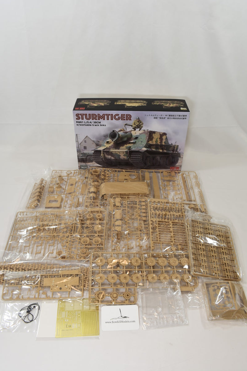Ryefield Model Sturmtiger RM61 1/35 Scale Tank Plastic Model Kit 5035 contents