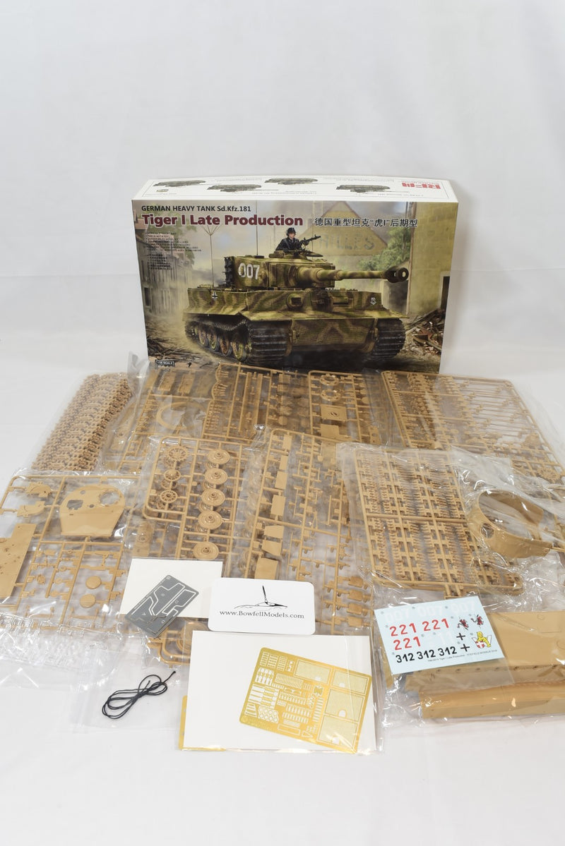 Ryefield Model Tiger I Late Production German Heavy Tank Sd.Kfz.181 1/35 Scale Tank Plastic Model Kit 5015 contents