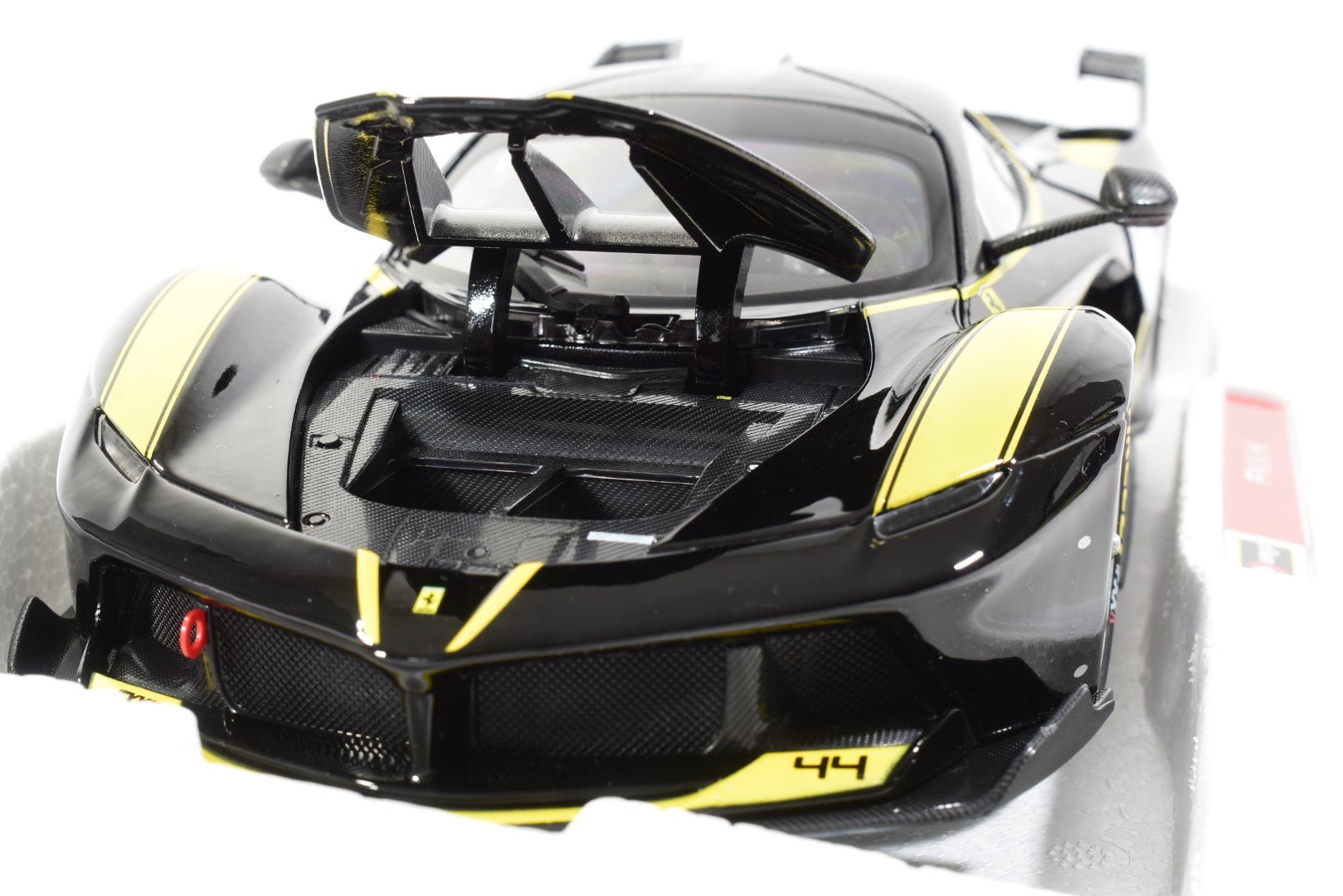 Bburago Ferrari Signature FXX K 44 1/18 front