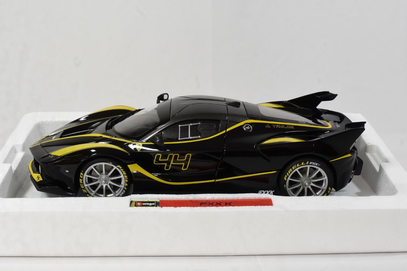 Bburago Ferrari Signature FXX K 44 1/18 diecast