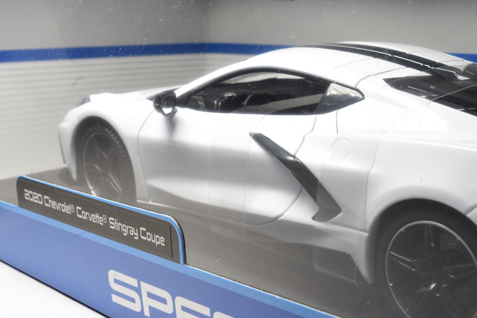 Maisto 2020 Chevrolet Corvette Stingray White 1/18 diecast model back