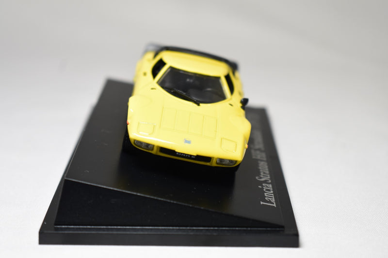 Atlas Editions Lancia Stratos HF Stradale 1973 yellow 1:43 scale diecast model on display stand front