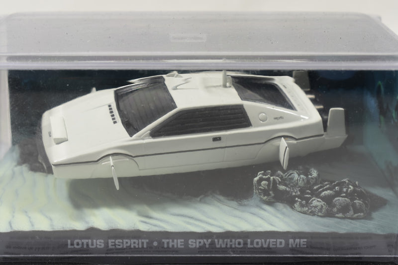 James Bond Lotus Esprit S1 Submarine The Spy Who Loved Me Bond in Motion Car Collection diecast close up