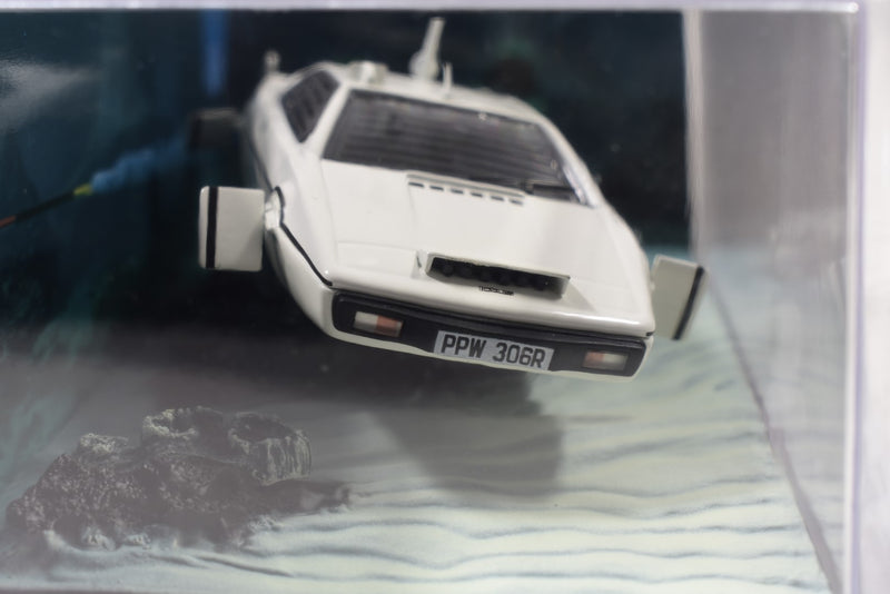 James Bond Lotus Esprit S1 Submarine The Spy Who Loved Me Bond in Motion Car Collection diecast front