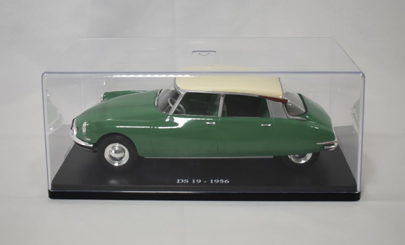 Citroen DS 19 1956 1:24 scale diecast model on stand with display case