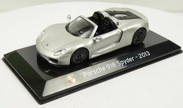 Porsche 918 Spyder 2013 1:43 scale diecast model on display stand