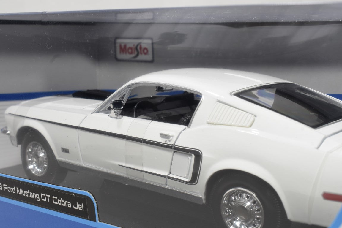 maisto 1968 ford mustang gt cobra jet 1/18 diecast model rear