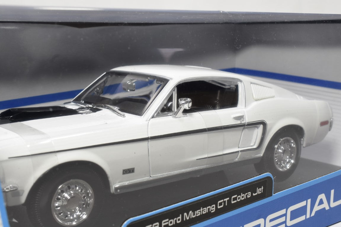 maisto 1968 ford mustang gt cobra jet 1/18 diecast model front