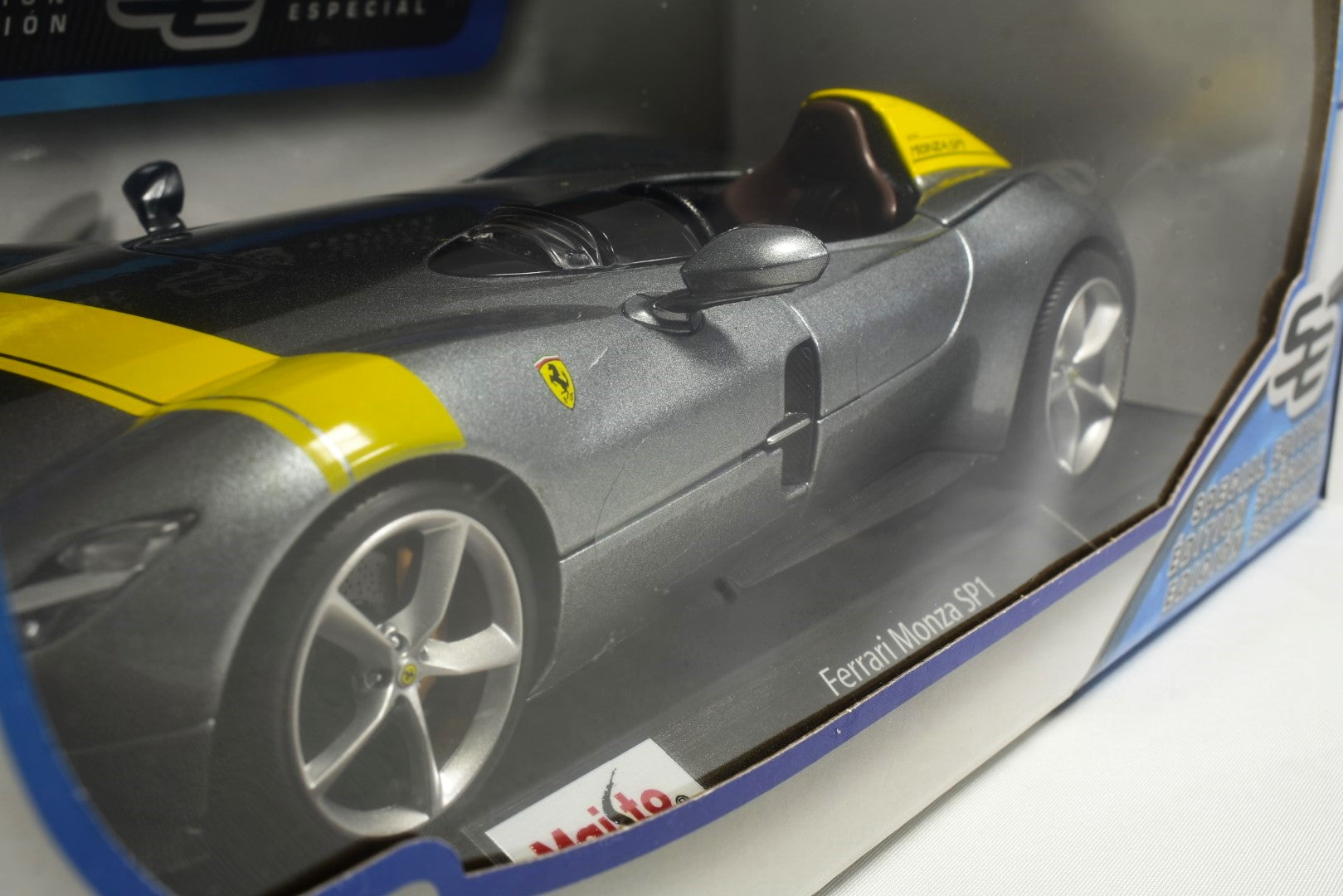 Maisto 1/18 Ferrari Monza SP1  side view