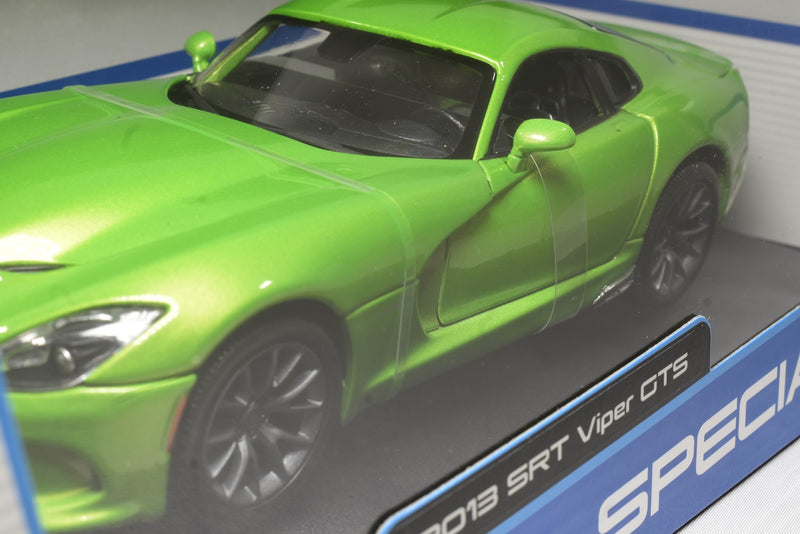 Maisto 2013 Dodge SRT Viper GTS Green 1/18 scale diecast model front
