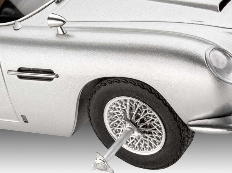 Revell James Bond 007 Goldfinger Aston Martin DB5 1/24 scale easy click plastic model kit wheels