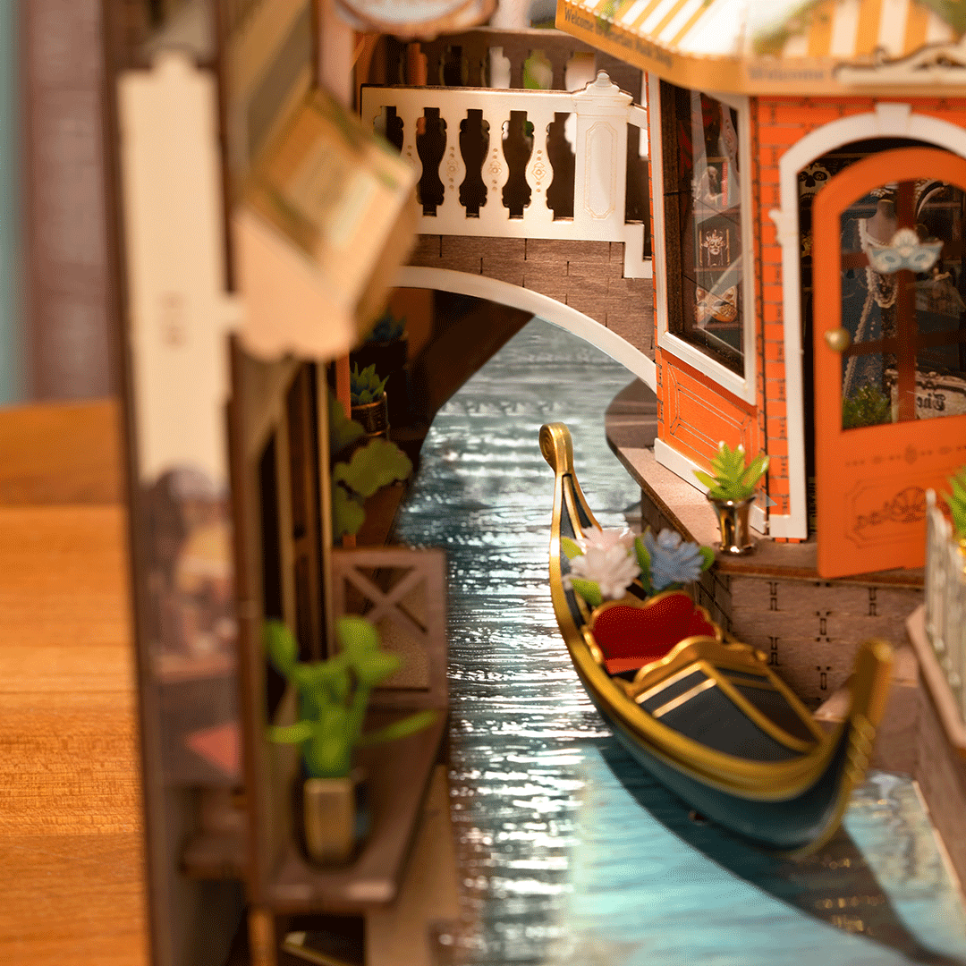 Rolife Romantic Venice Book Nook model kit TGB08 gondola