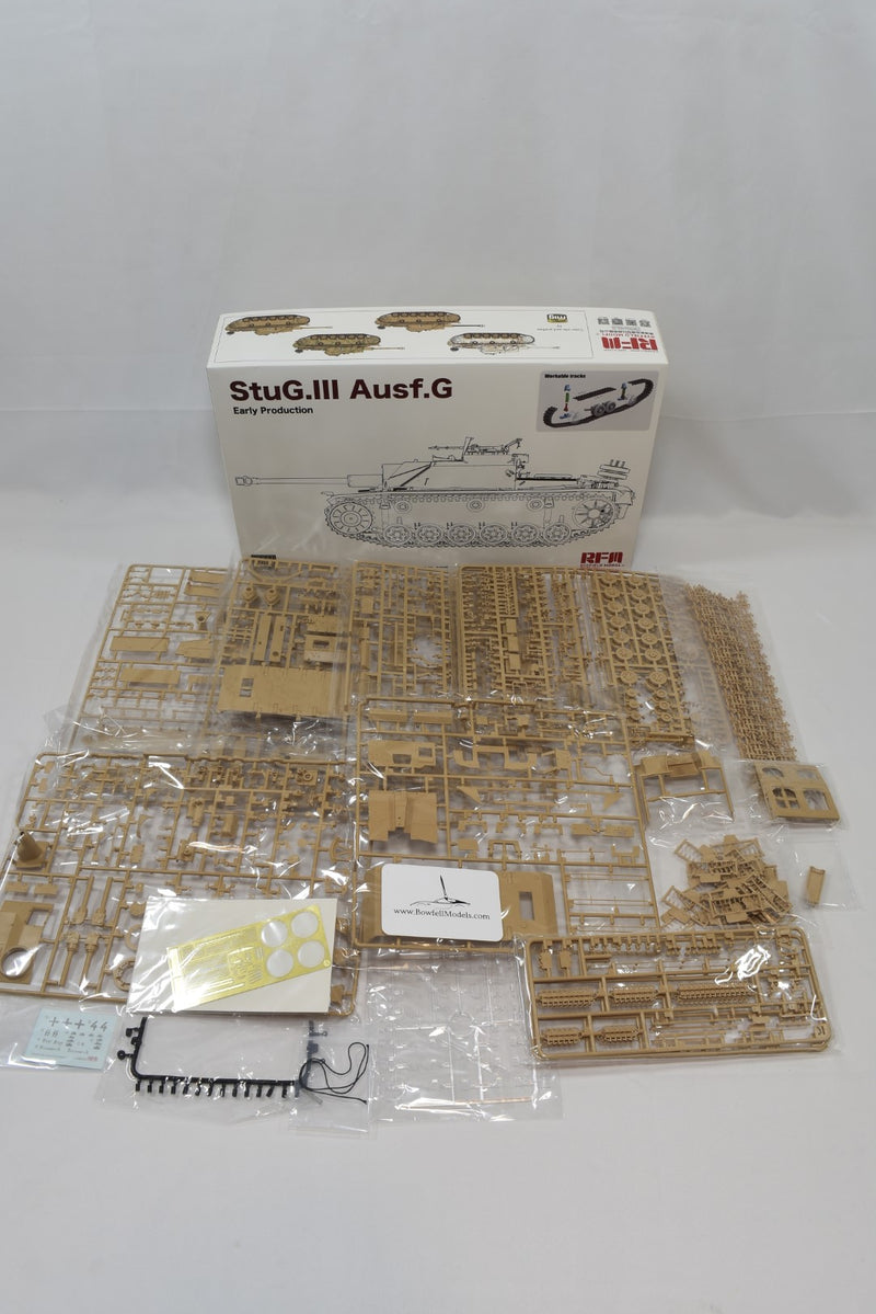 Ryefield Model Stug.III Ausf.G Early Production Tank 1/35 Scale Model Kit contents