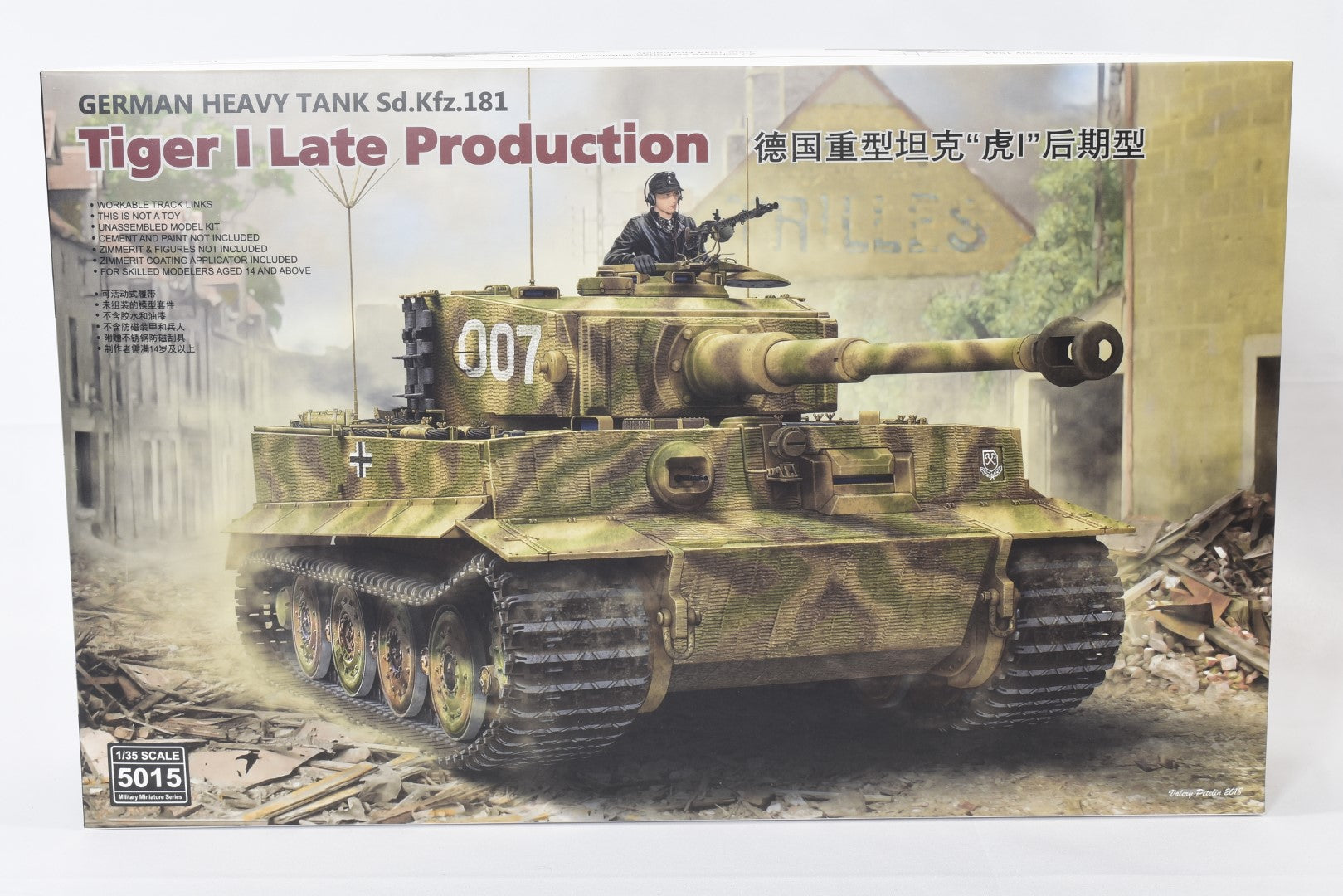 Ryefield Model Tiger I Late Production German Heavy Tank Sd.Kfz.181 1/35 Scale Tank Plastic Model Kit 5015