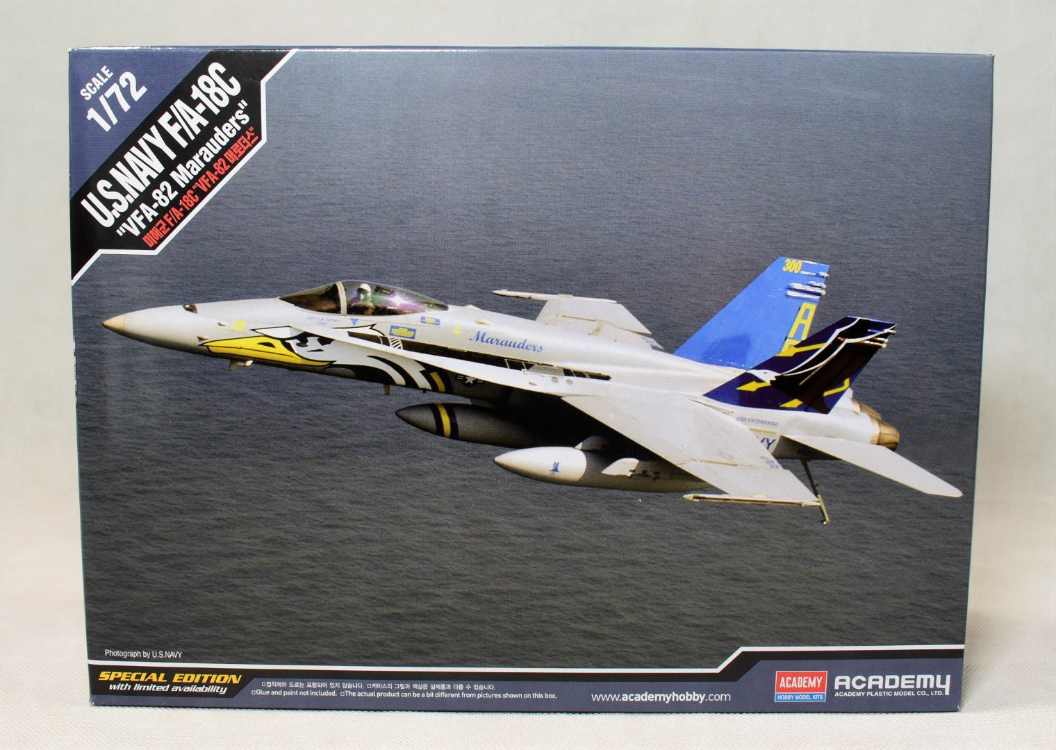 Academy US Navy FA-18C Marauders model