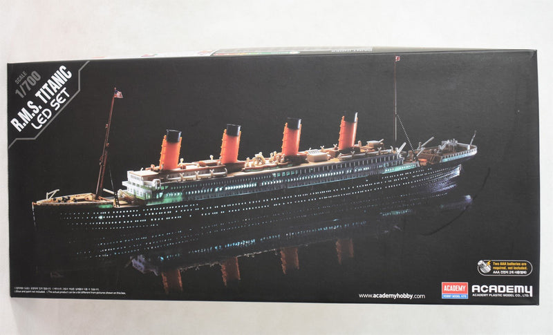 Academy R.M.S Titanic LED Set 1/700 Model kit