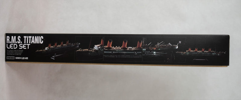 Academy R.M.S Titanic LED Set 1/700 Model