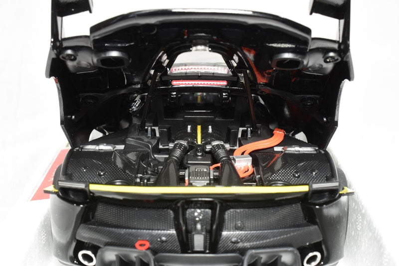 Bburago Ferrari Signature FXX K 44 1/18 engine