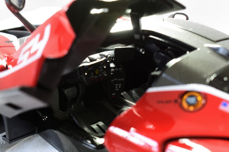 Bburago Ferrari Signature FXX K 44 1/18 cockpit