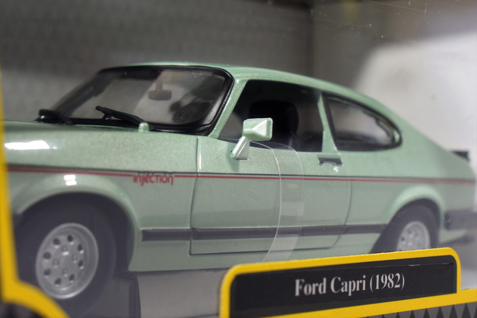 Bburago Ford Capri 1982 1/24 Diecast side