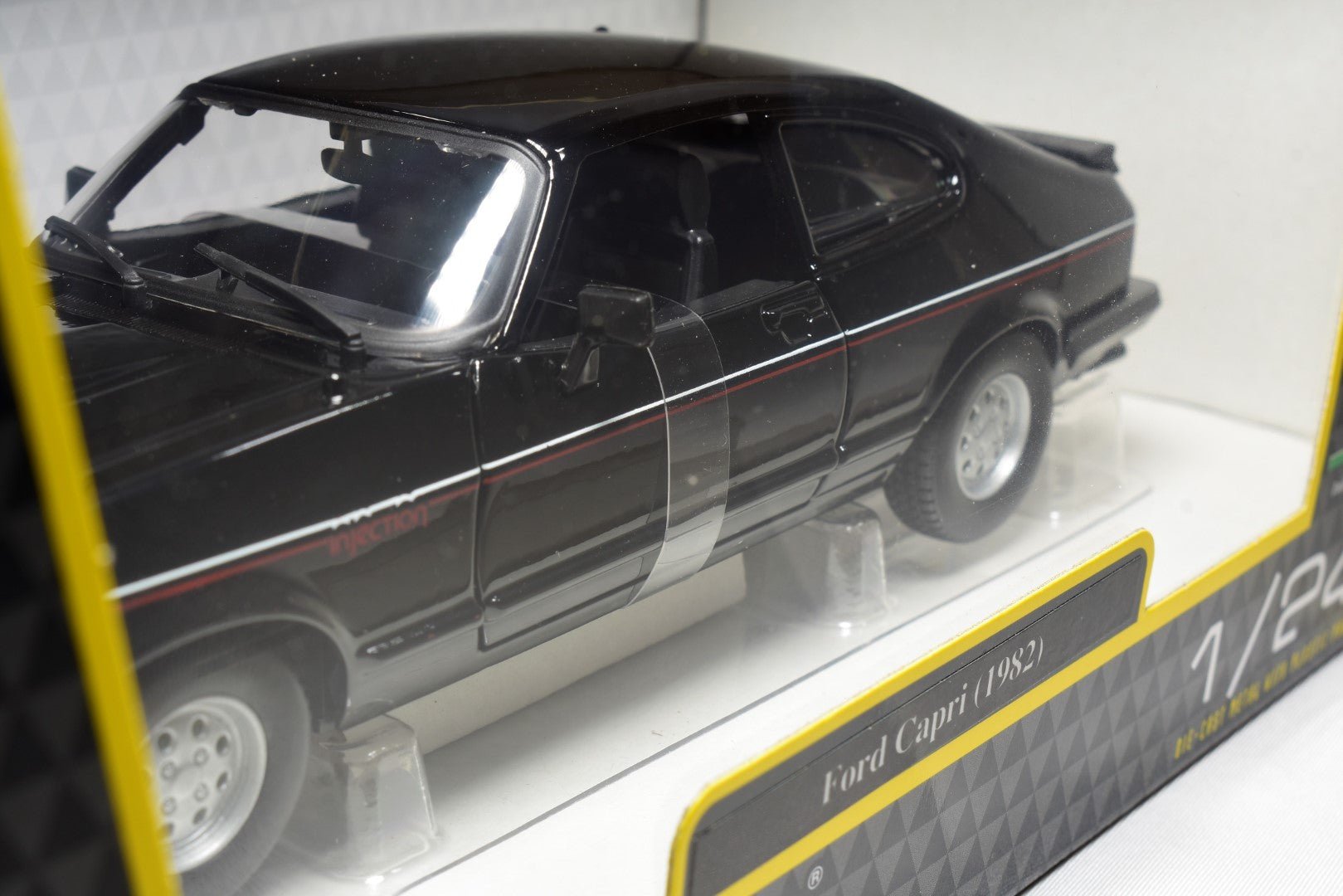 Bburago Ford Capri Black 1/24 diecast model front