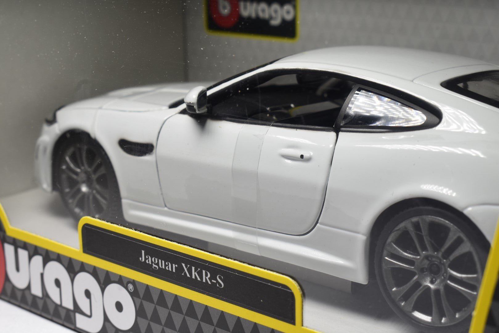 Bburago Jaguar XKR-S 1/24 Diecast Model back