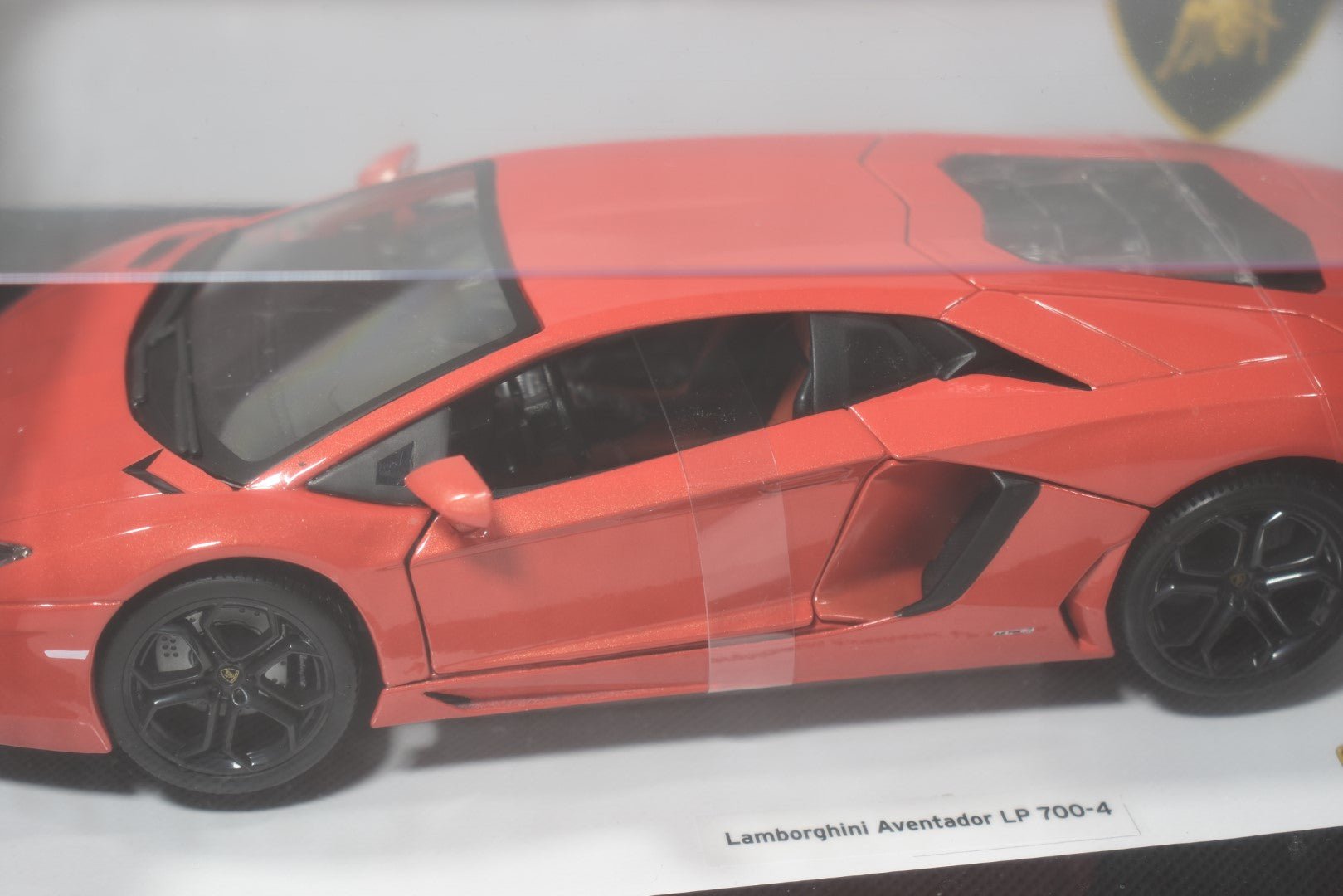 Bburago Lamborghini Aventador LP 700 1/18 Model close