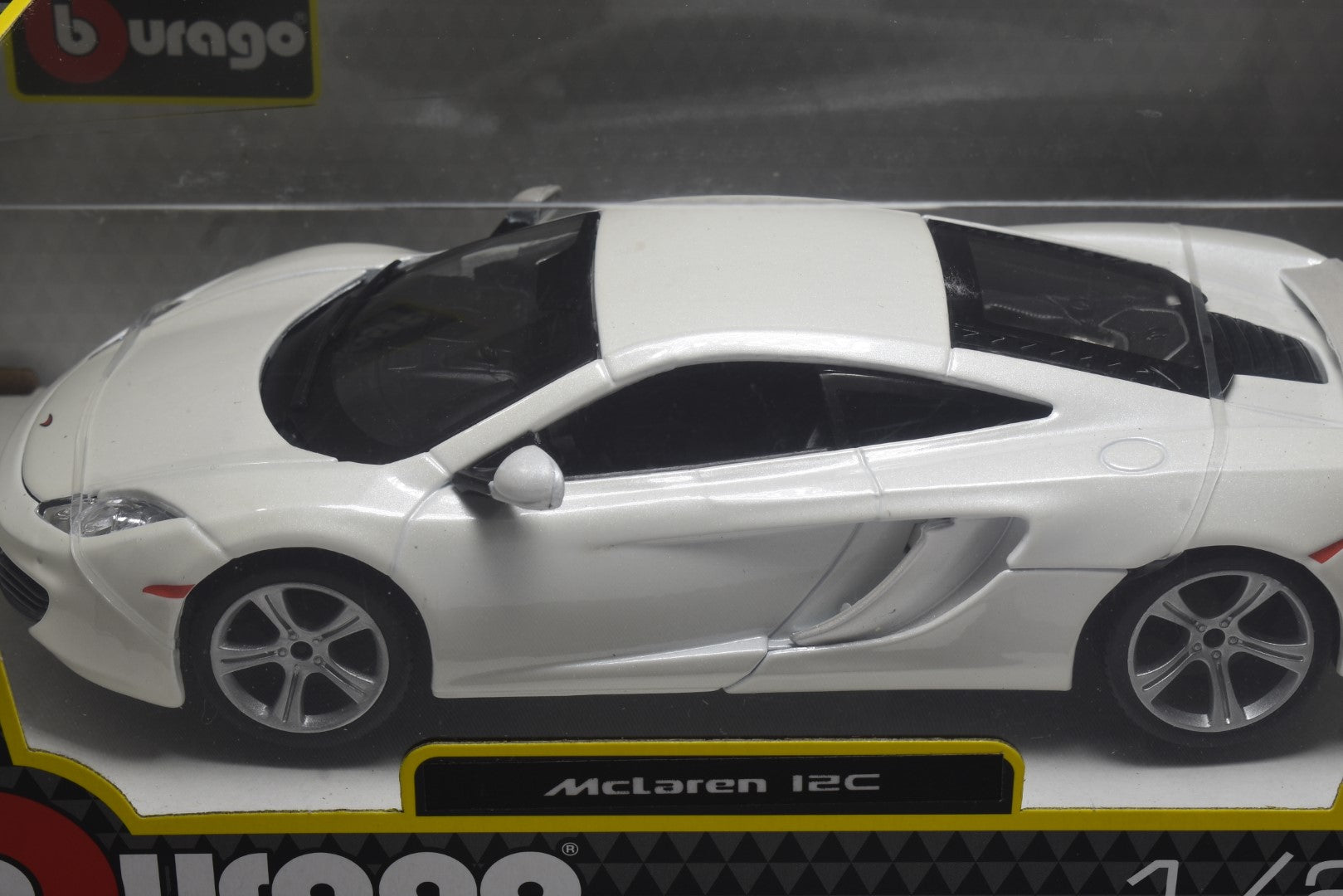 Bburago Mclaren 12C MP4 White 1/24 Diecast close