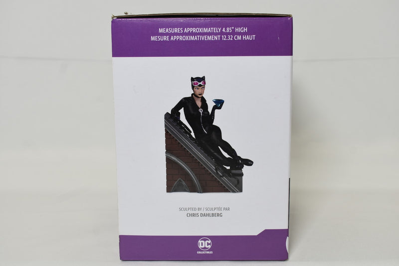 DC Dircet batman rogues gallery Catwoman statue box side