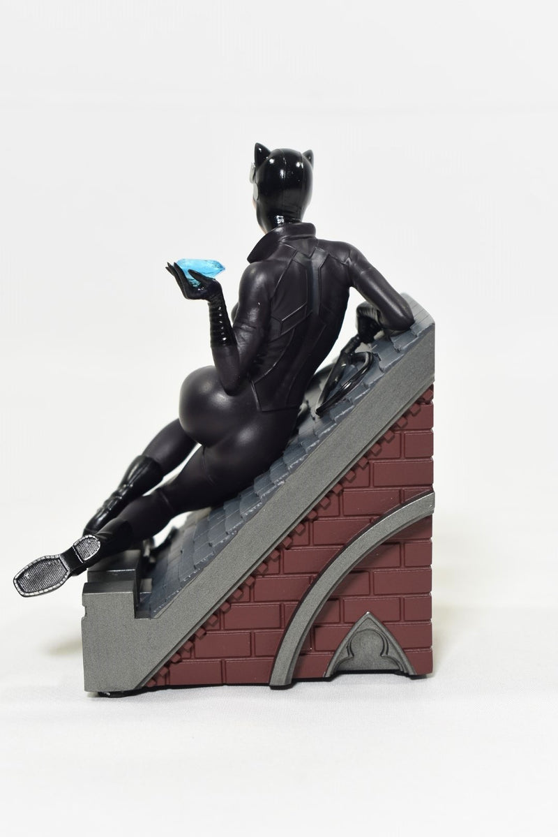 DC Dircet batman rogues gallery Catwoman statue back
