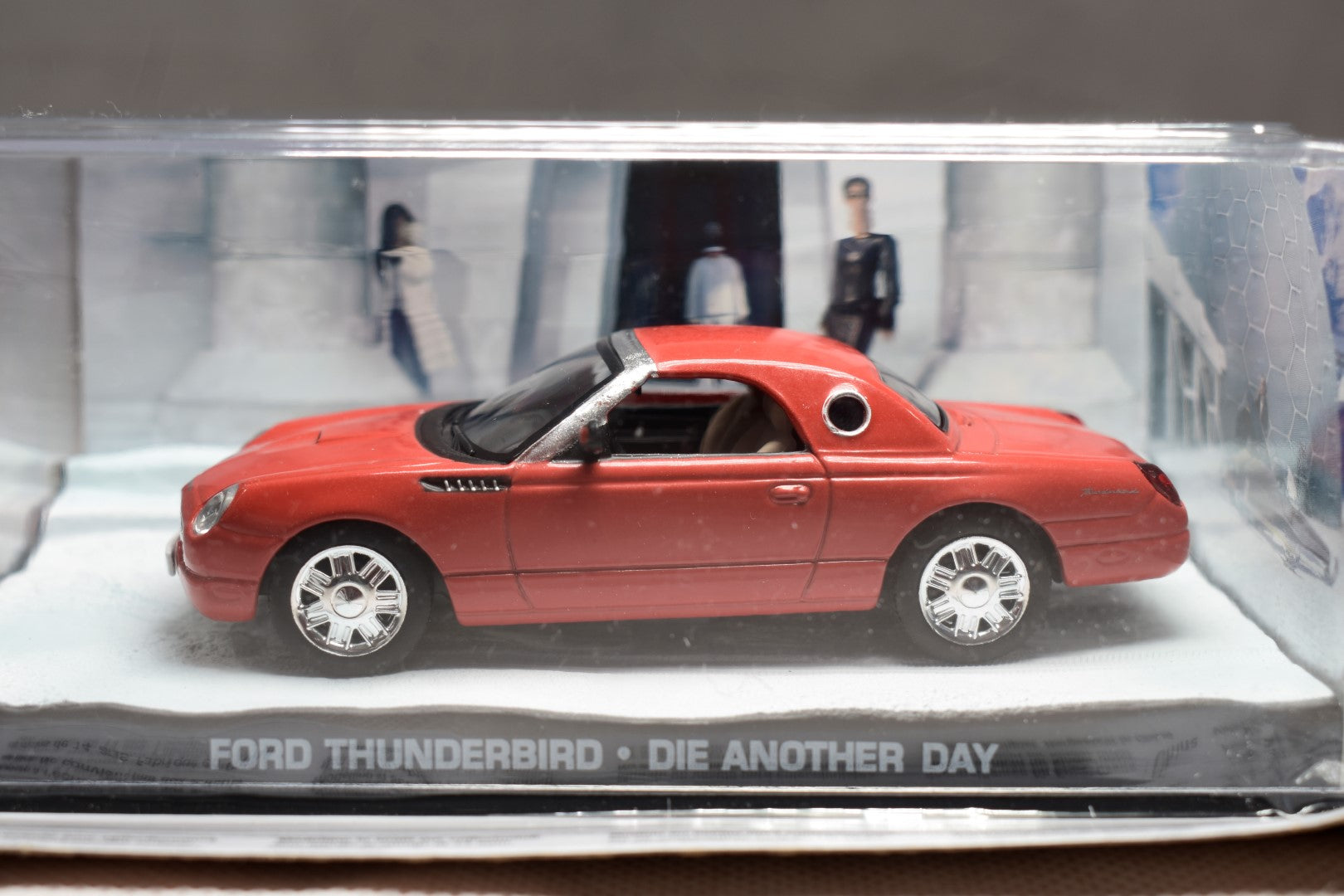 Jmaes Bond in Motion Car Collection Ford Thunderbird Jinx Die Another Day Eaglemoss Fabbri