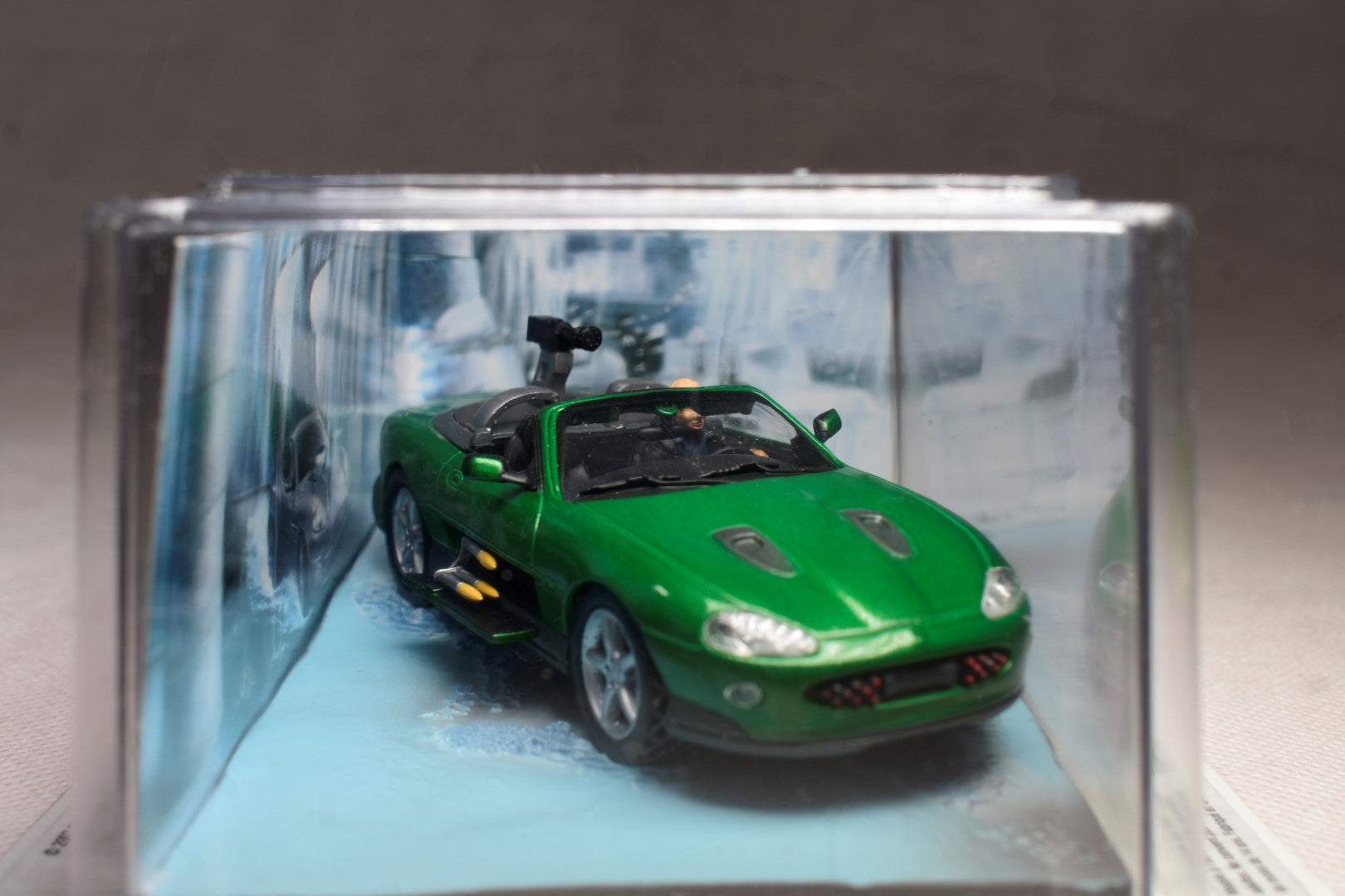 Jmaes Bond in Motion Car Collection Jaguar XKR Die Another Day Eaglemoss Fabbri front