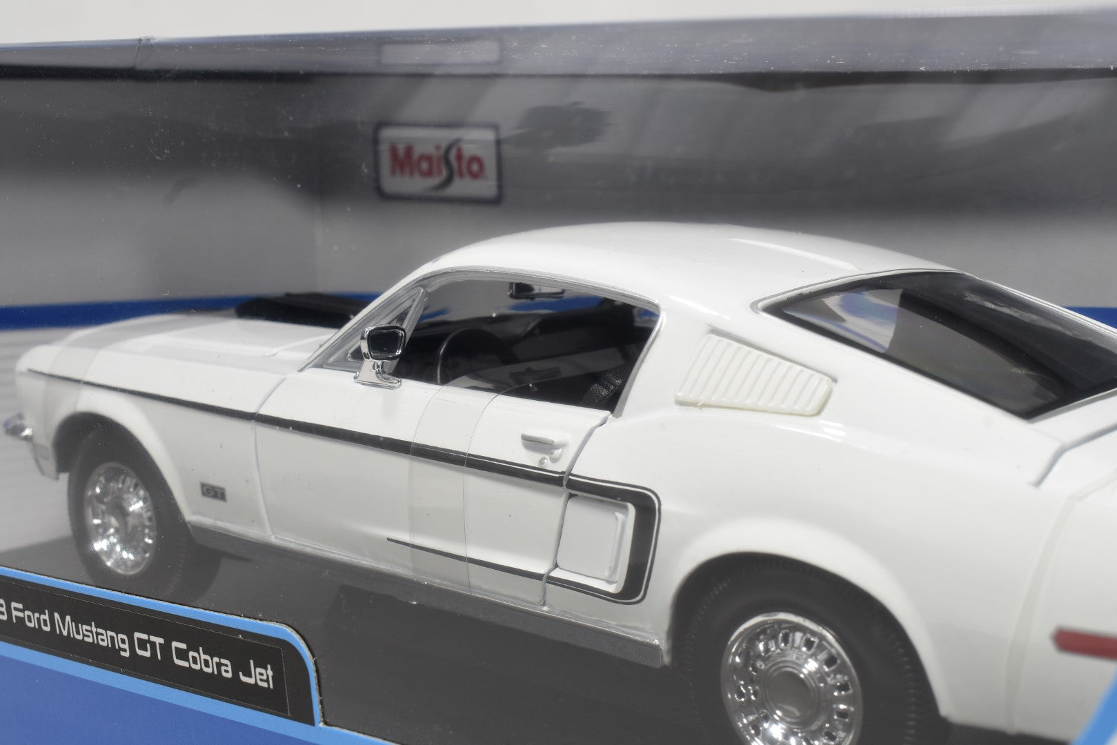 maisto 1968 ford mustang gt cobra jet 1/18 diecast model back