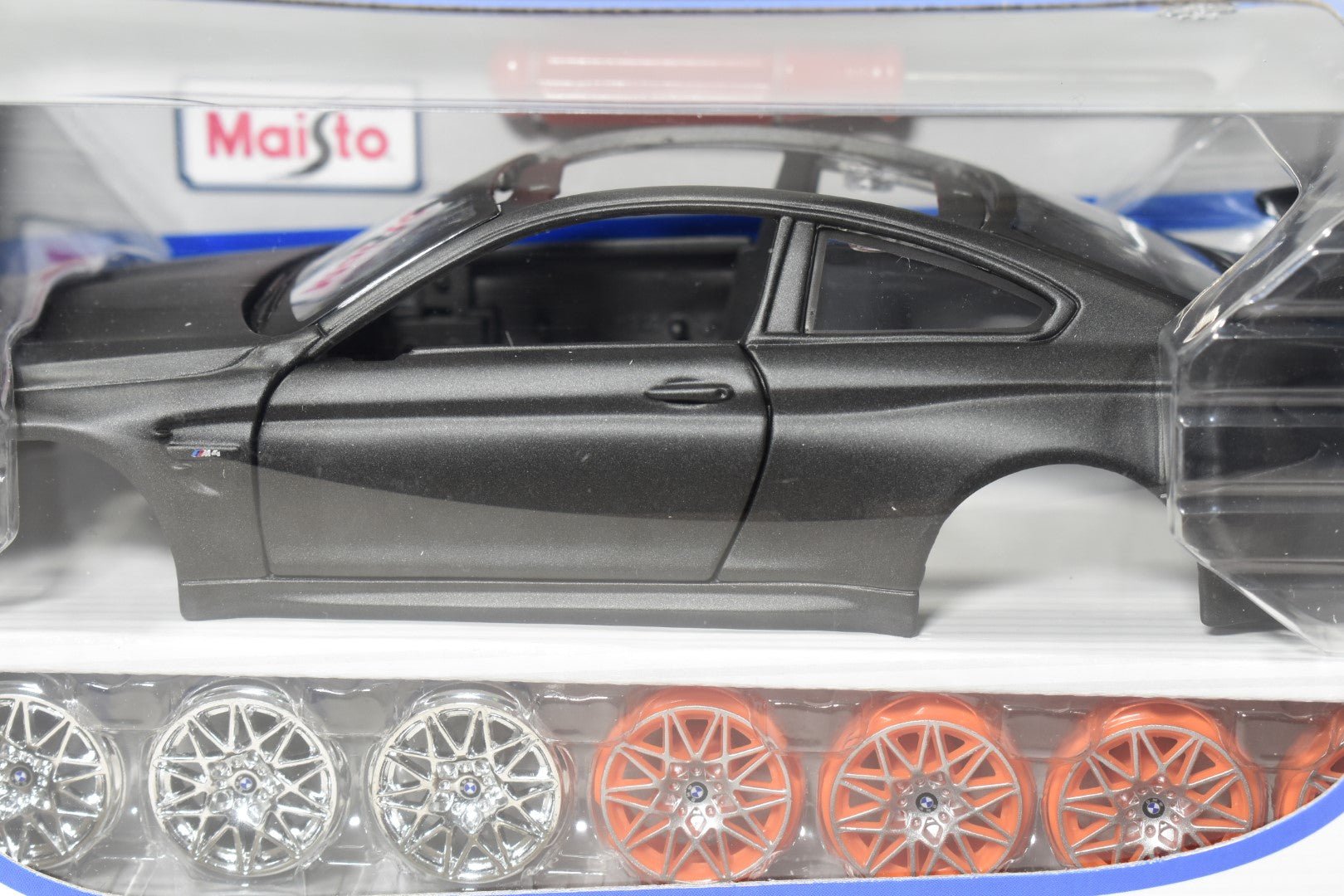 Maisto Assembly Line BMW M4 GTS diecast model kit side