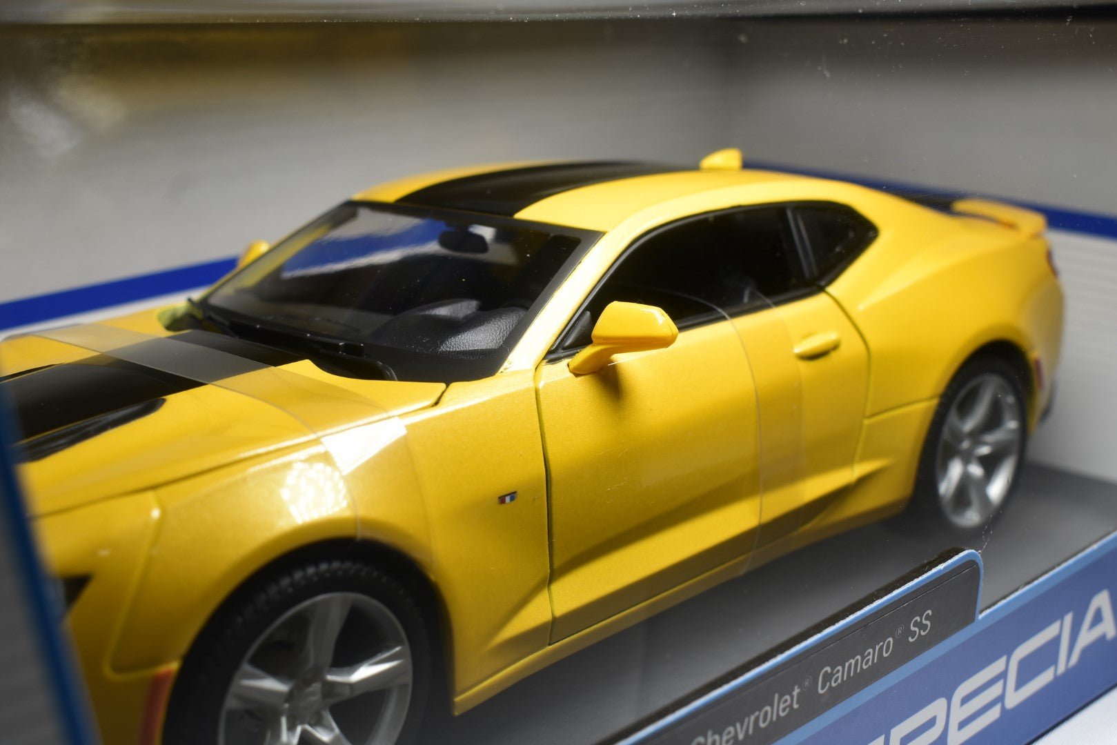 Maisto 2016 Chevrolet Camaro SS 1/18 diecast model front