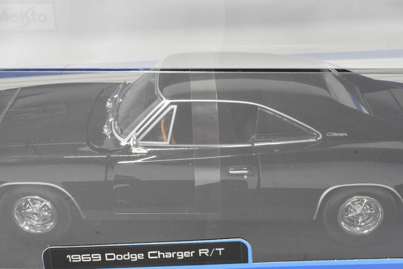 Maisto 1969 Dodge Charger R/T Black 1/18 diecast model side