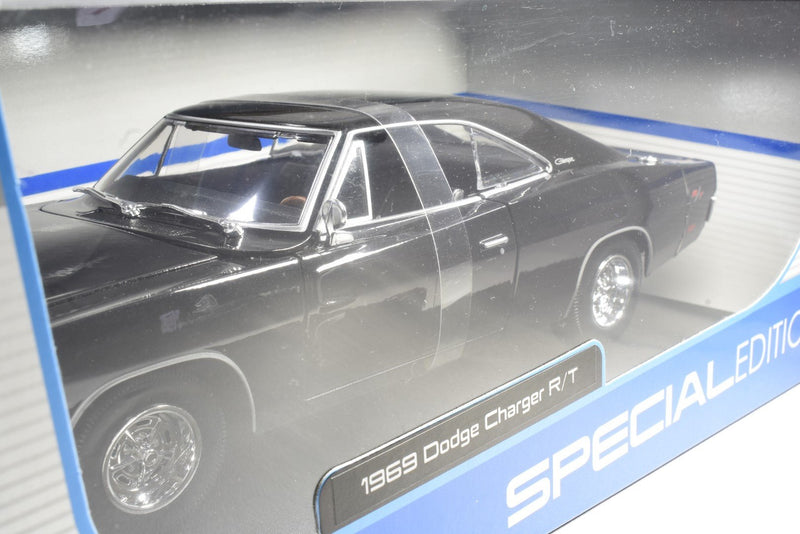 Maisto 1969 Dodge Charger R/T Black 1/18 diecast model front