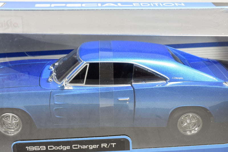 Maisto 1969 Dodge Charger R/T Blue 1/18 diecast model side