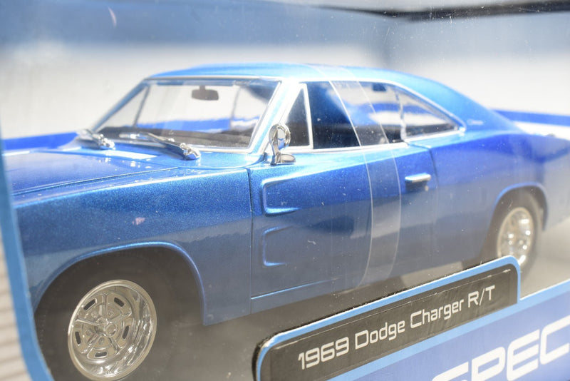 Maisto 1969 Dodge Charger R/T Blue 1/18 diecast model front