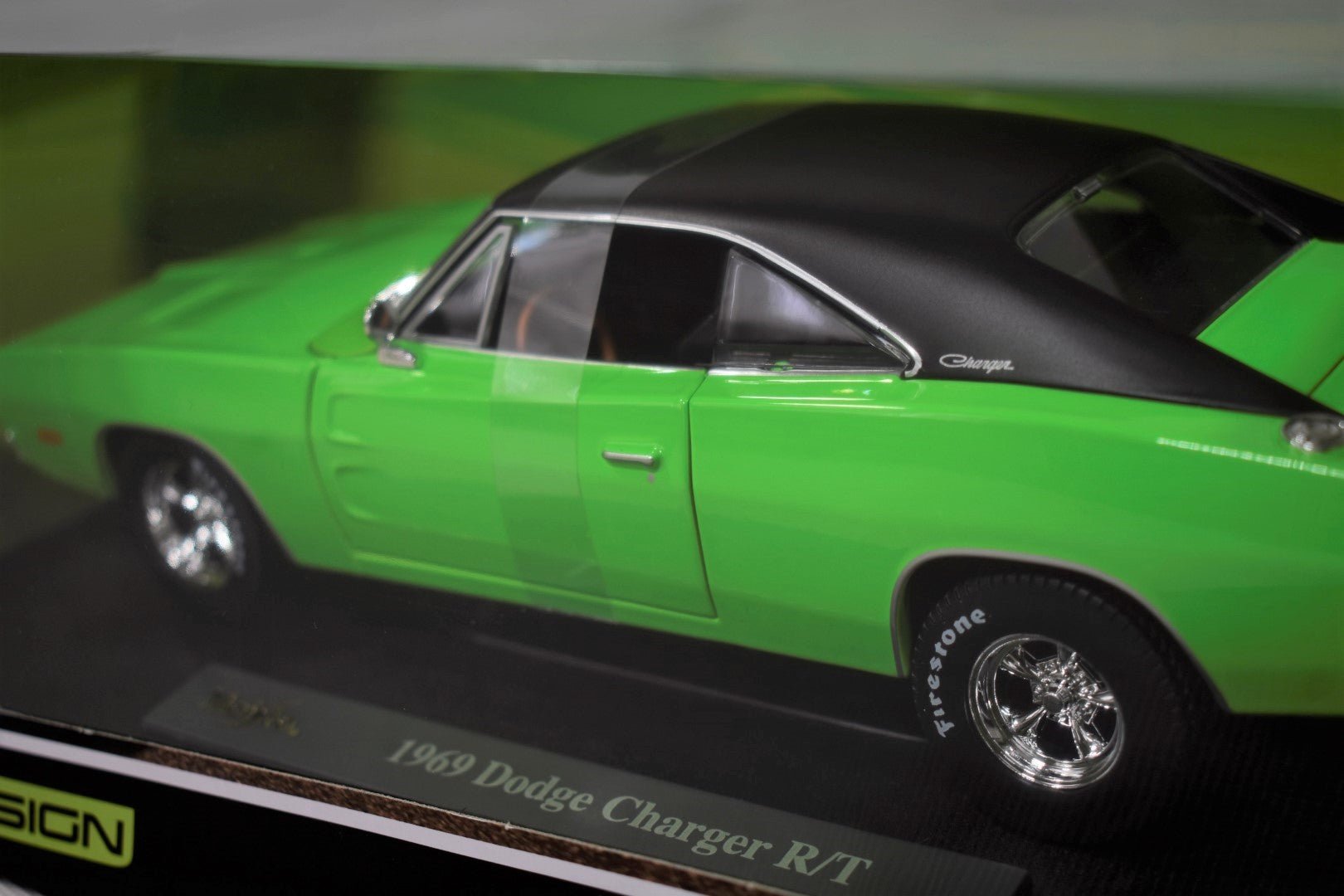 Maisto Design 1/18 1969 Dodge Charger R/T Diecast Model back