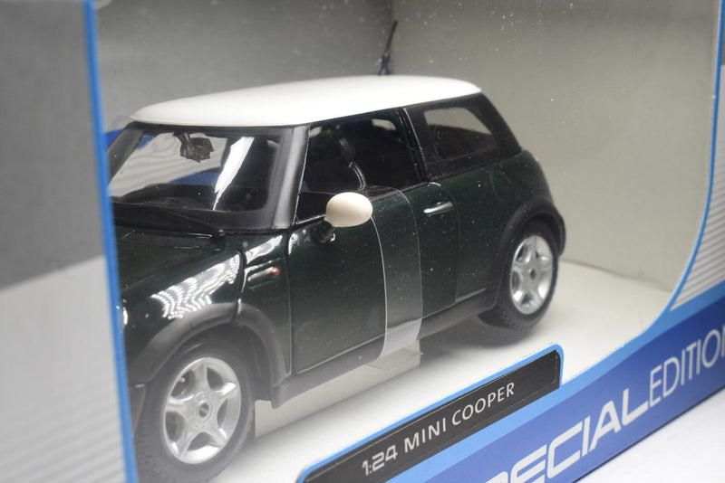 Maisto Mini Cooper BMW 1/24 diecast model front