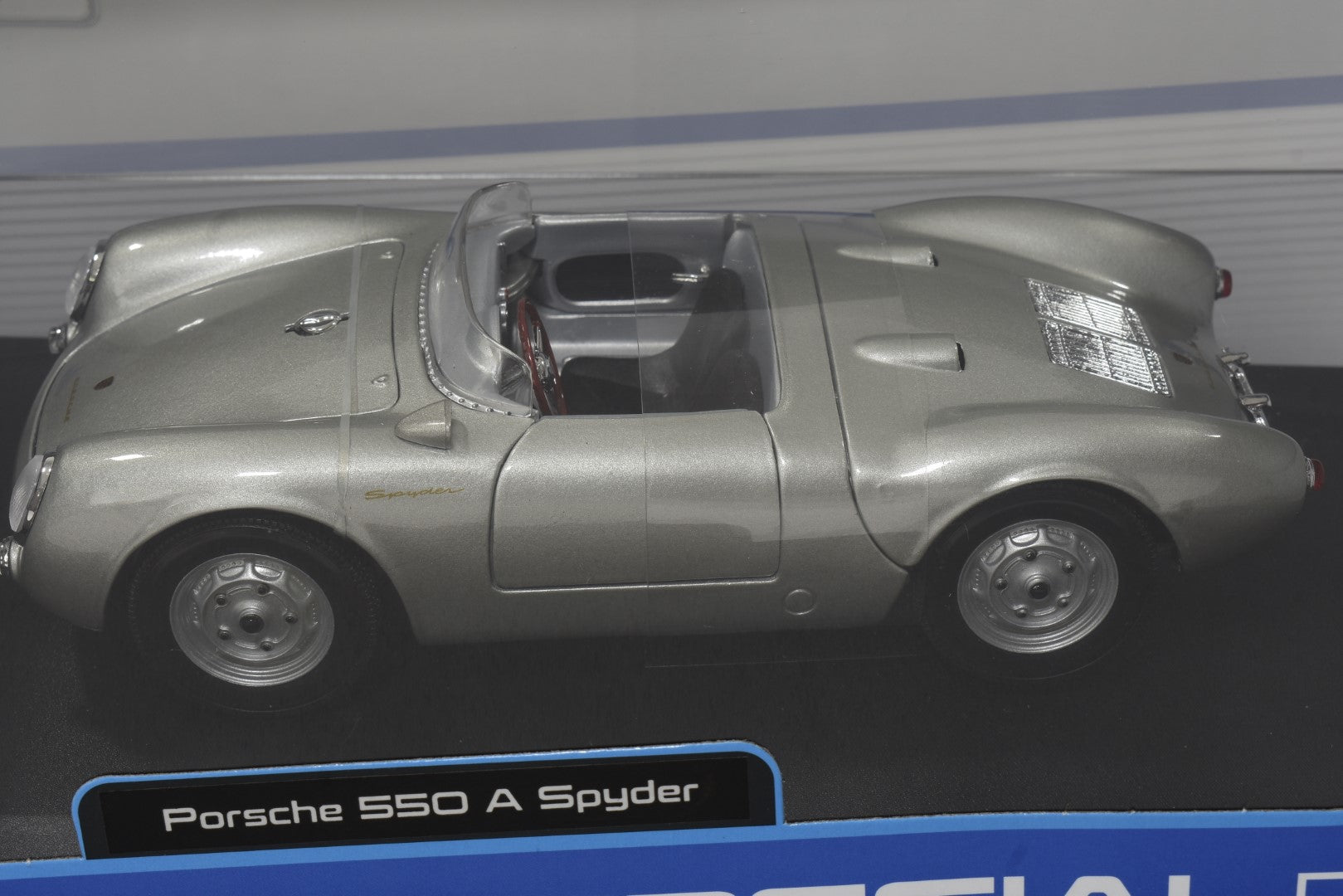 Maisto Porsche 550 A Spyder 1/18 diecast model side