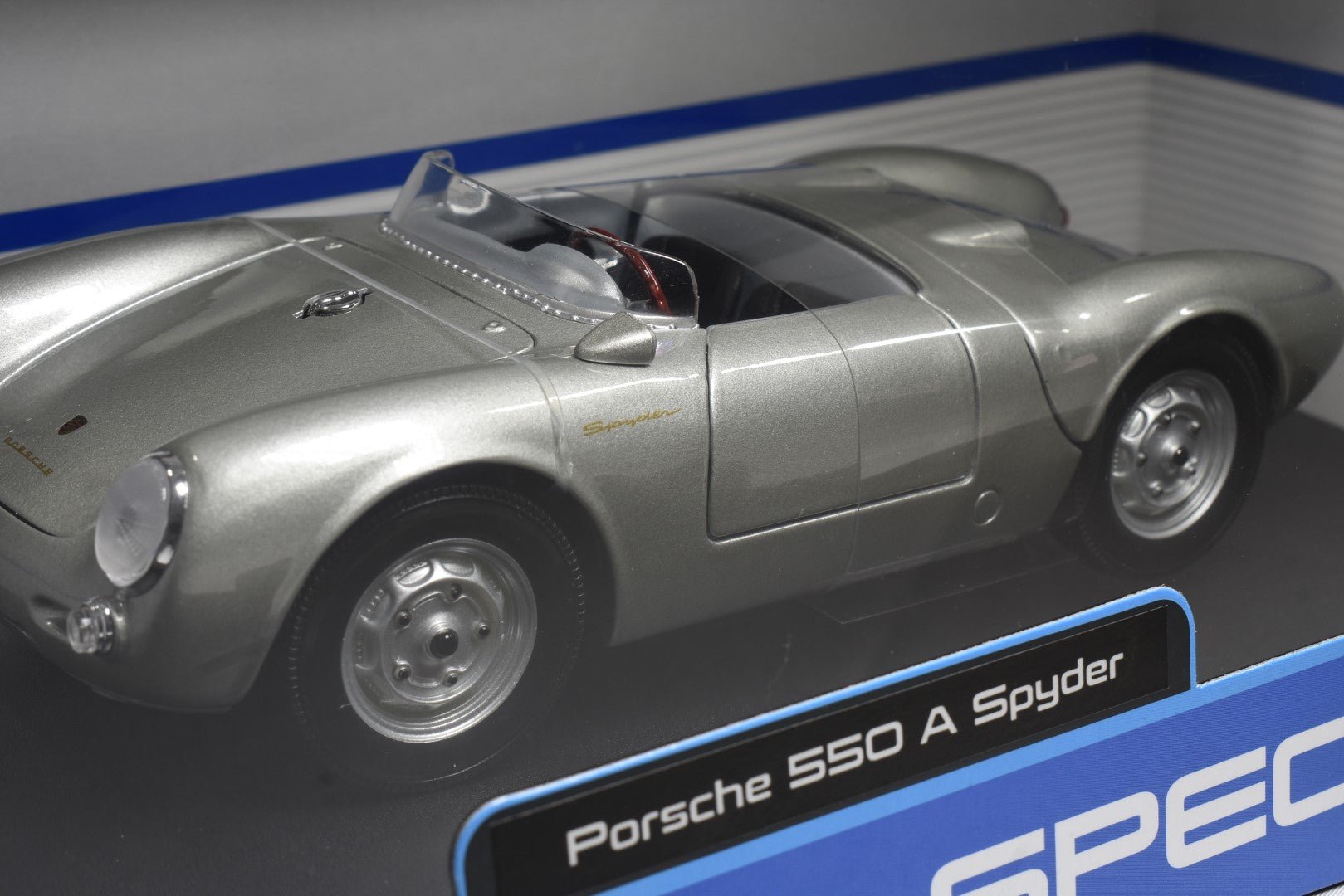 Maisto Porsche 550 A Spyder 1/18 diecast model front