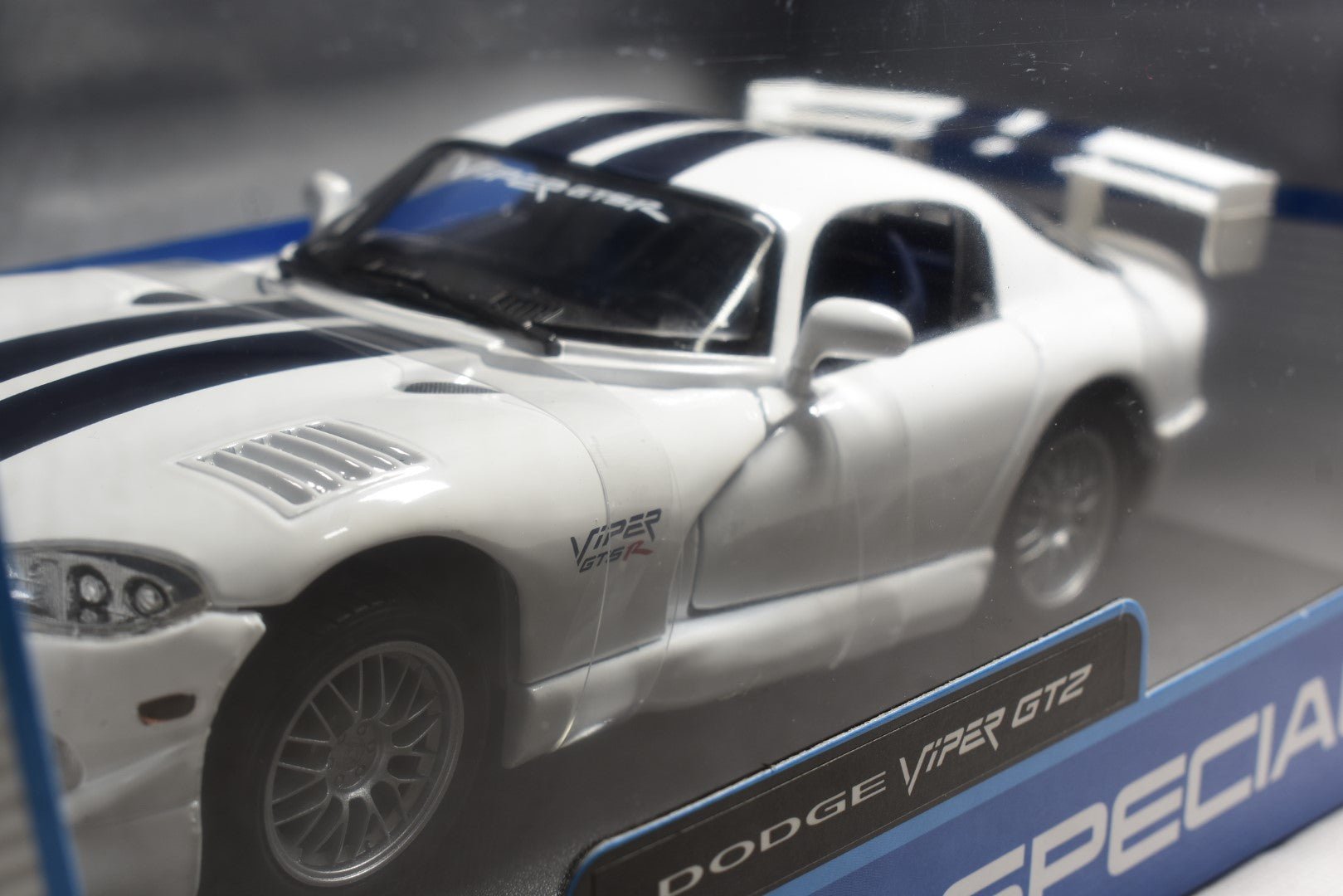 Maisto Dodge Viper GTZ 1/18 special edition diecast model front