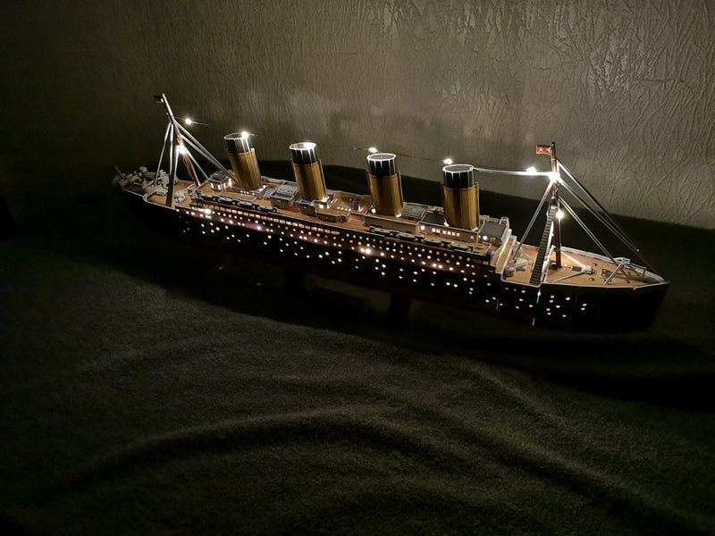 Revell 3d puzzle RMS Titanic LED Edition built lights top