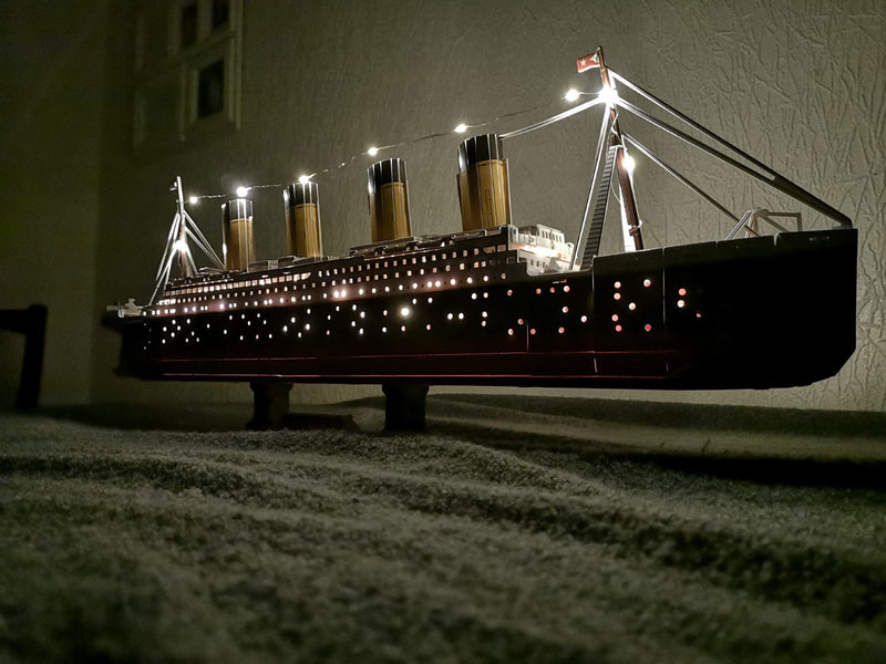 Revell 3d puzzle RMS Titanic LED Edition built lights