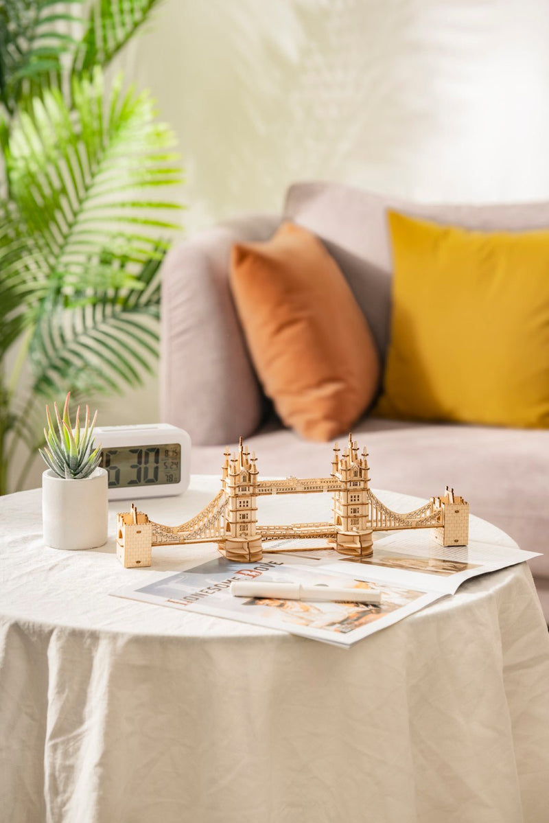 Rolife Tower Bridge Wooden puzzle model TG412 on table